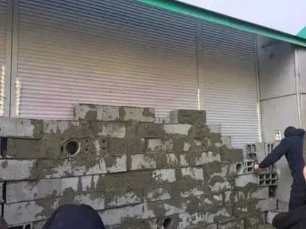 У столичній поліції наразі немає інформації про правопорушення біля “Сбербанку”