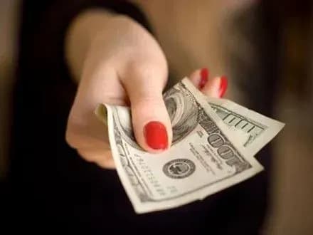 Чиновник "Донецкой железной дороги" попался на взятке в 1 500 долларов