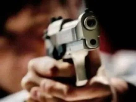 У Києві затримали двох поліцейських за нелегальний збут зброї - прокуратура