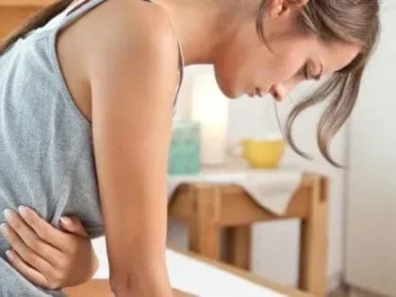 Вагітну вчительку та 13 школярів госпіталізували на Закарпатті через отруєння