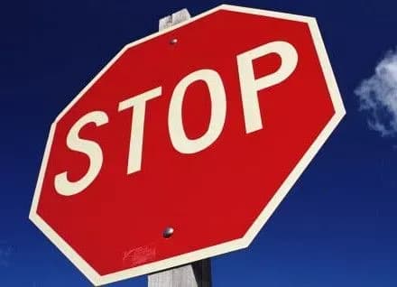 На низці автодоріг на Харківщині обмежили рух через НС на складі боєприпасів