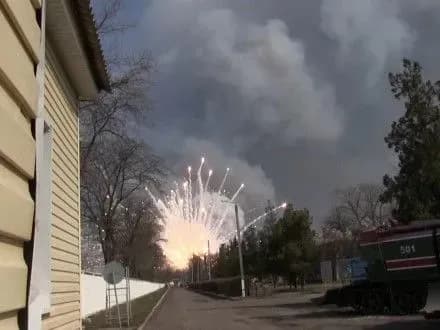 У Балаклії продовжують ліквідовувати наслідки вибухів - фоторепортаж