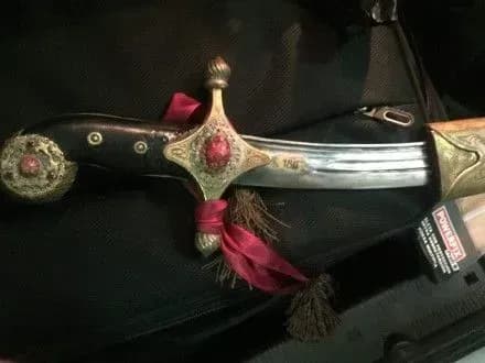 Іноземець намагався перемістити через кордон старовинну шаблю