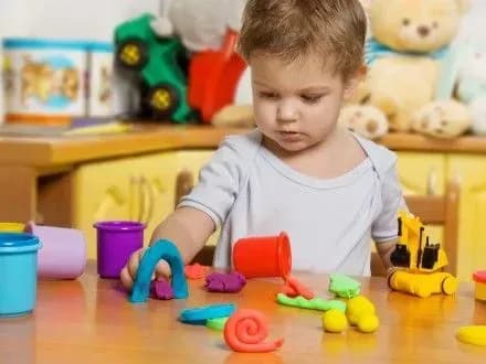 Более 80 тыс. детей в Украине "стоят" в очереди в детсады - МОН