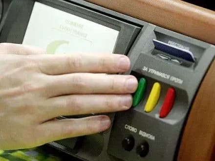В ОПОРІ назвали депутата, який найбільше голосував “за” у VIII скликанні