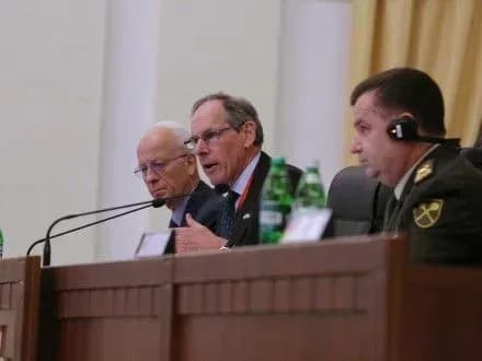 В Україні на сьогодні працює 39 іноземних радників при Міноборони