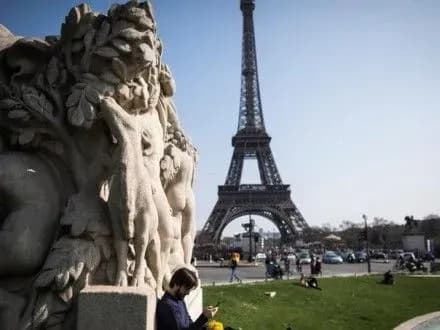 Куленепробивне скло встановлять біля Ейфелевої вежі