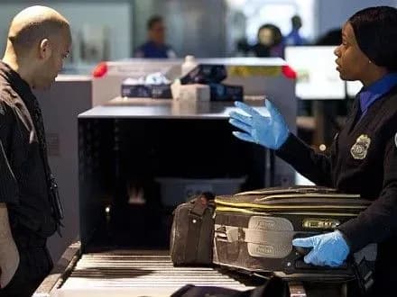 В Турции назвали бессмысленной запрет гаджетов в самолетах