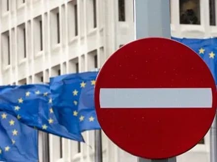 Лидеры Украины и Венгрии обсудили сохранение санкций против РФ