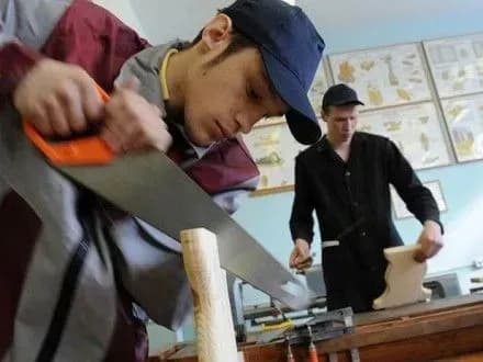 Фінансування профтехосвіти у 2017 році перейде на рівень областей - В.Гройсман