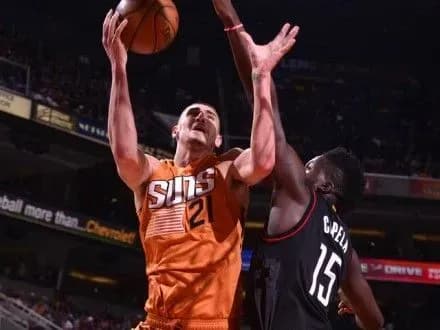 Центровий О.Лень оформив десятий дабл-дабл в сезоні НБА