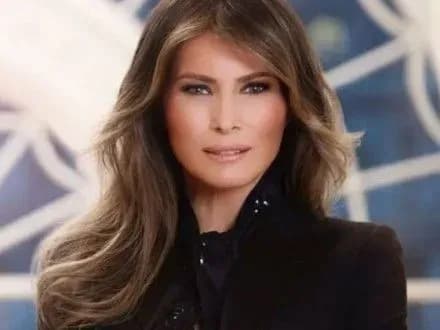 У США представили офіційний портрет М.Трамп