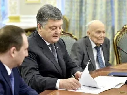 П.Порошенко распорядился назначить гранты для поддержки молодых ученых