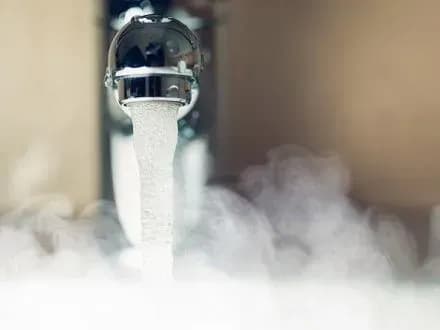 З 10 квітня у 3-х районах Києва частково відключать гарячу воду