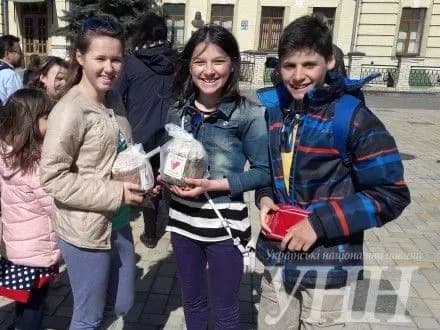 У Києві освятили 10 тисяч великодніх пасок для військових в зоні АТО