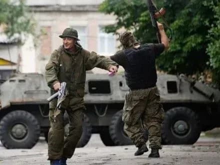 Двоє цивільних постраждали від стрілянини п’яних бойовиків