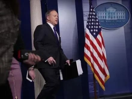 Речника Білого дому розкритикували за його заяву про Гітлера