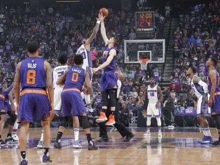 "Фінікс" О.Леня провів заключний матч сезону в НБА