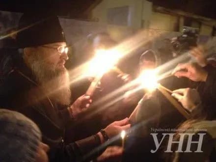 До Запоріжжя прибув Благодатний вогонь