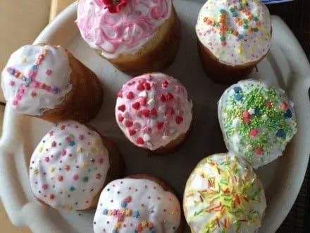 Українці поділилися в соцмережах великодніми пасками і писанками