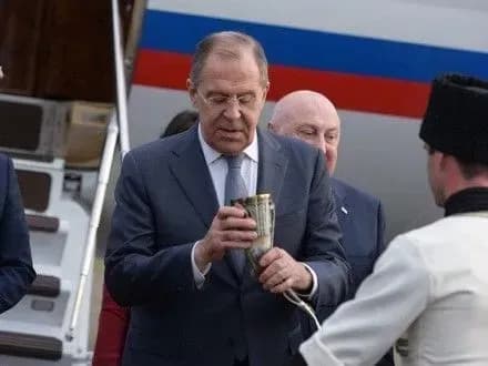 Президент самопроголошеної Абхазії зустрів С.Лаврова з вином та пирогами