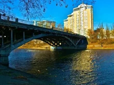 На мосту Метро через Русанівську протоку у Києві обмежено рух