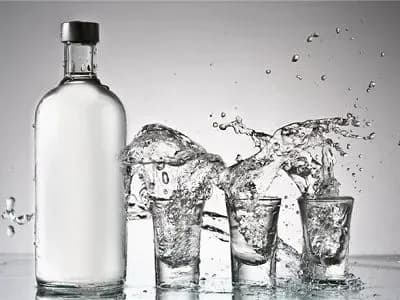 Експерт розповів, як перевірити якість горілчаних напоїв вдома