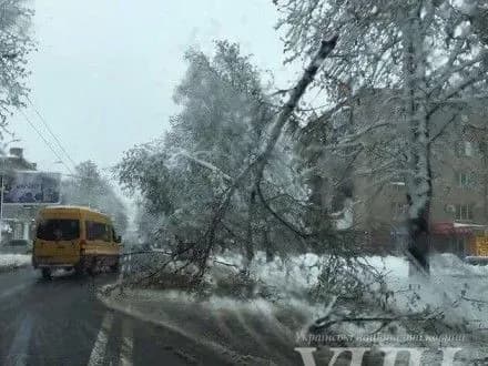 Рух транспорту відновили на трьох трасах Дніпропетровщини