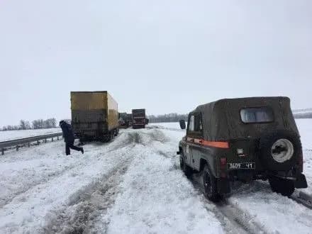 Рух на Дніпропетровщині ускладнений через негоду
