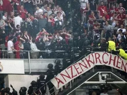 Фанати "Баварії" побилися з мадридською поліцією на матчі з "Реалом"