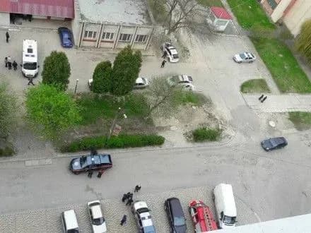 У Львові хлопець ножем вбив дівчину та вистрибнув з вікна