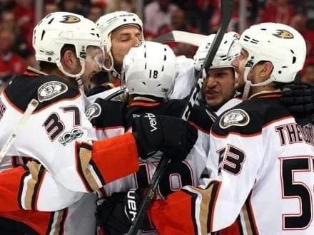 "Анахайм" став першим учасником другого раунду плей-оф Кубка Стенлі