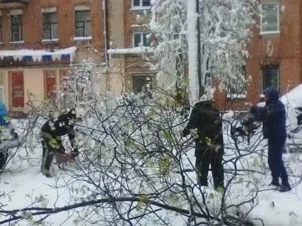 Г.Зубко поручил главам ОГА взять под контроль ситуацию в регионах из-за непогоды