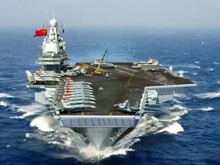 Перший авіаносець власного виробництва спустили на воду в Китаї