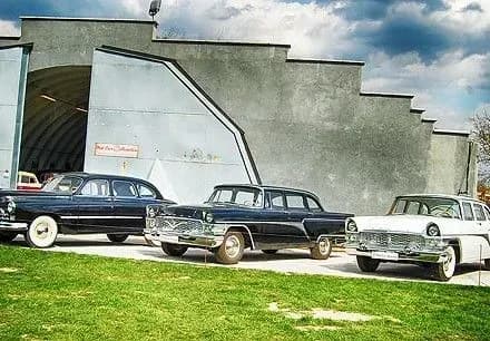 Через свято раритетних автівок у Києві змінять маршрути двох автобусів