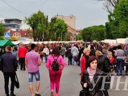 Ярмарок "Сонячний напій" стартував в Ужгороді
