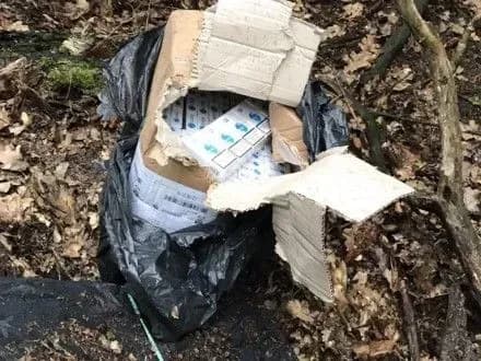 На кордоні з Польщею виявили надувні човни та контрабандні цигарки