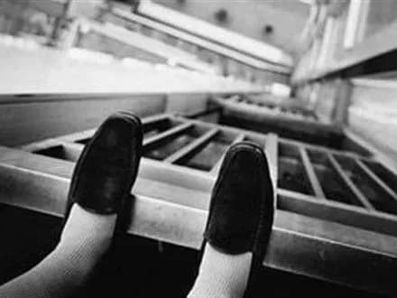 В Енергодарі жінка викинула із вікна квартири на дев'ятому поверсі свою 12-річну доньку