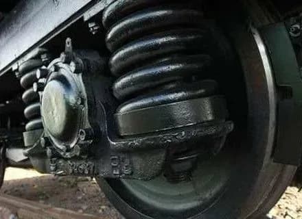 У Києві трамвай переїхав літню жінку