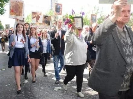 Керівництво "ЛДНР" здійснює примусове залучення населення до святкових заходів 9 травня