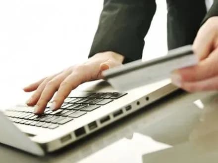 Сьогодні набув чинності закон про заборону Росією грошових переказів в Україну