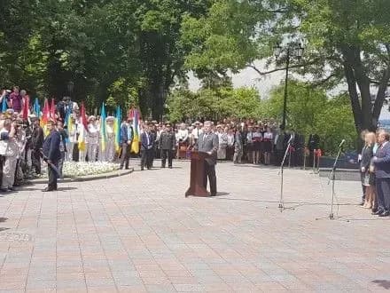 П.Порошенко: українська митниця перерахувала 4 млрд грн на дороги в цьому році