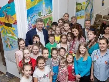 Виставка дитячих малюнків відкриється у Міжнародний день захисту дітей в АП