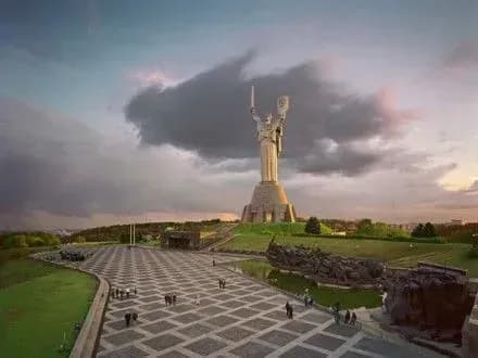 У Києві невеликі дощі чергуватимуться із проясненнями.