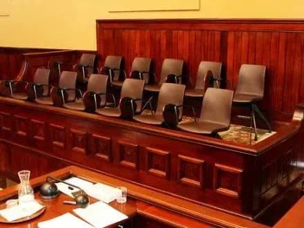 Защита В.Януковича отказалась от суда присяжных (дополнено)