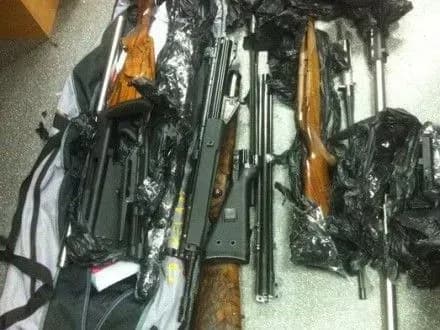 На залізничному вокзалі у Києві вилучили шість карабінів