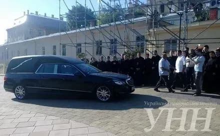 Тіло Любомира Гузара привезли до Львова
