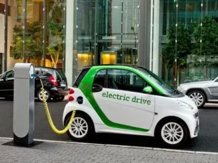 До 2030 року Індія планує перейти на 100% використання електрокарів