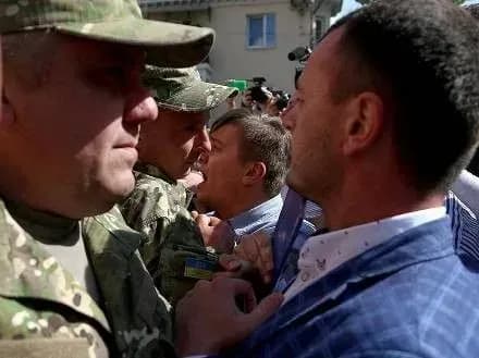 Глава Нацполіції: за останні 10 днів у сутичках постраждали 26 поліцейських