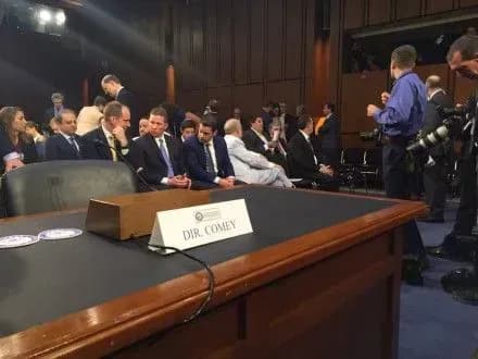 Слухання за участю екс-директора ФБР розпочалися у сенаті США